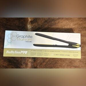 BaBylissPRO Graphite Titanium Flat Iron - New Never used